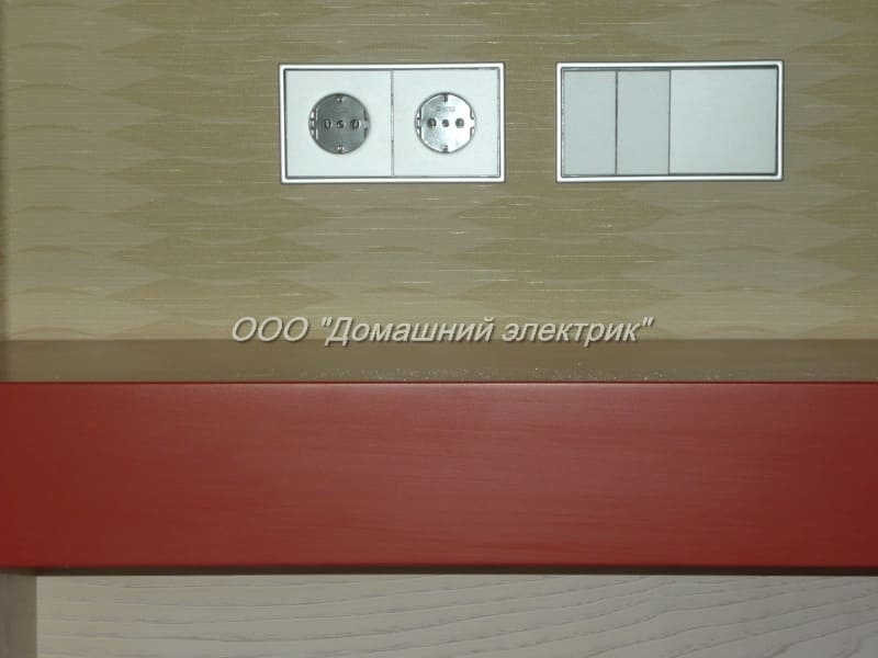монтаж розеток и выключателей в комнате СПб