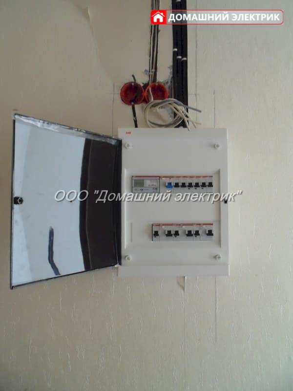 установка и монтаж электрощита 24 модуля электросчетчика и автоматов abb в двухкомнатной квартире
