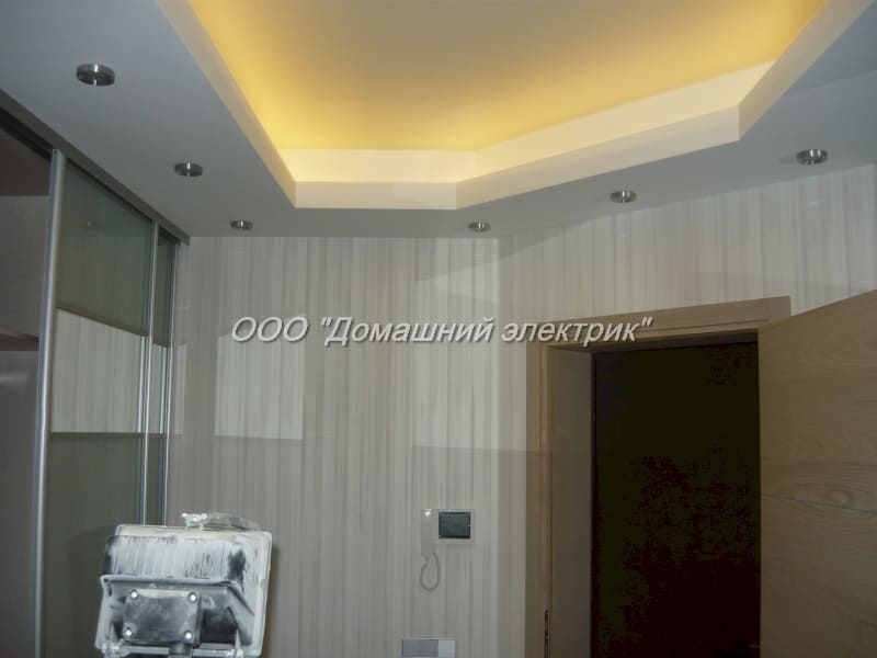 монтаж светодиодной подсветки потолка элитной квартиры премиум класса в Санкт-Петербурге