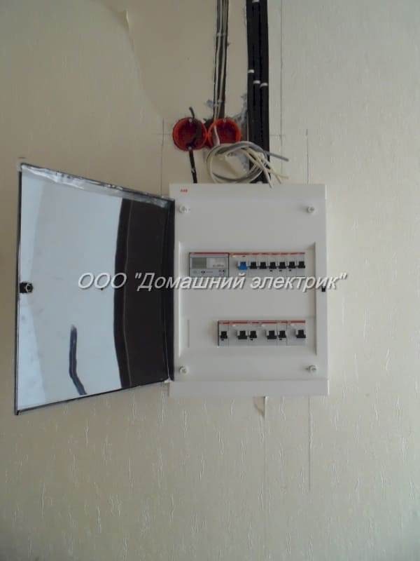 установка и монтаж электрощита 24 модуля электросчетчика и автоматов abb в двухкомнатной квартире