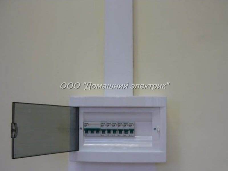 сборка, установка на стену и подключение трехфазного электрощита в офисе под ключ